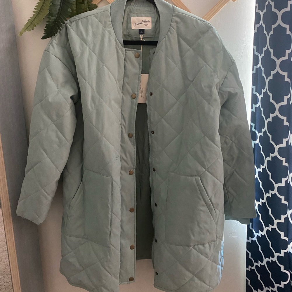 Universal thread quilted coat